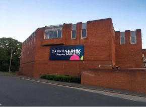 Double room in Cannon Park shopping center & free parking